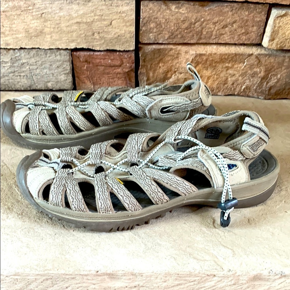 Keen sz 9.5 tan rubber toe waterproof sandals